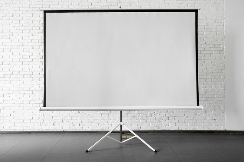 Tripod-Projector-Screen